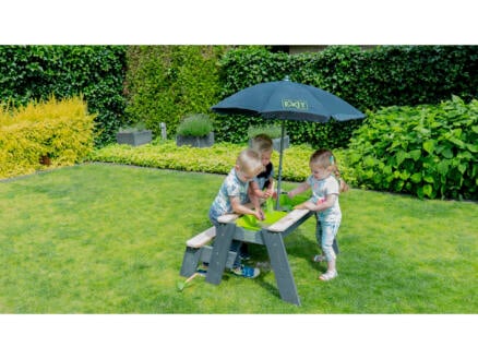 1189–exit-toys-aksent-zand-water-en-picknicktafel-met-bankje-en-deksel-94×94-cm-parasol-en-tuingereedschap-1.jpg