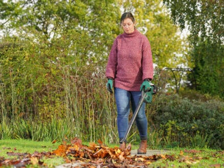 3827–bosch-universalleafblower-18v-130-souffleur-de-feuilles-sans-fil-18v-li-ion-chargeur-1.webp