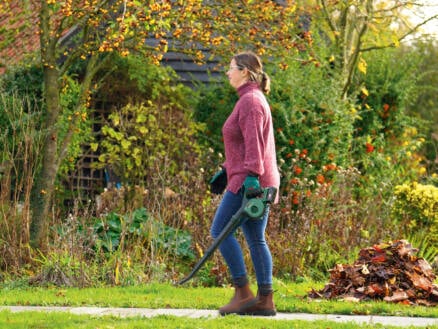 3827–bosch-universalleafblower-18v-130-souffleur-de-feuilles-sans-fil-18v-li-ion-chargeur-1.webp