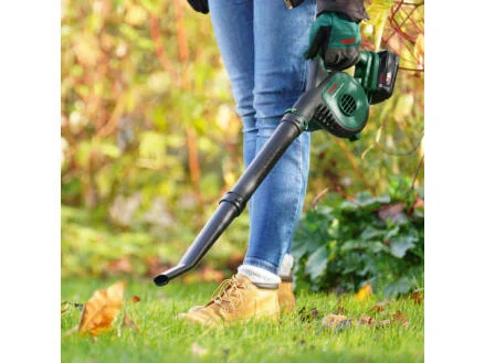 3827–bosch-universalleafblower-18v-130-souffleur-de-feuilles-sans-fil-18v-li-ion-chargeur-1.webp