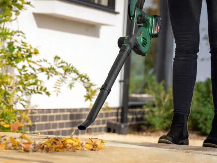 3827–bosch-universalleafblower-18v-130-souffleur-de-feuilles-sans-fil-18v-li-ion-chargeur-1.webp