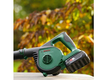3827–bosch-universalleafblower-18v-130-souffleur-de-feuilles-sans-fil-18v-li-ion-chargeur-1.webp