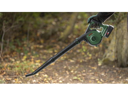 3828–bosch-universalleafblower-18v-130-souffleur-de-feuilles-sans-fil-18v-li-ion-batterie-non-comprise-1.webp