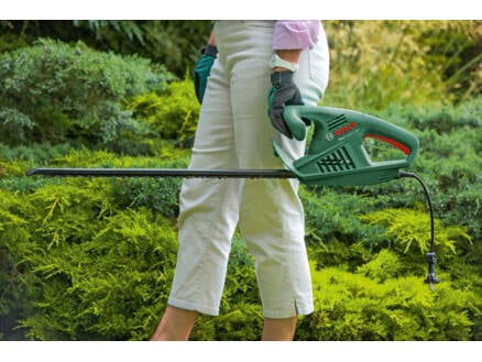 3847–bosch-easyhedgecut-60-taille-haie-450w-60cm-1.webp