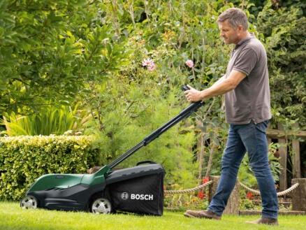 3855–bosch-advancedrotak-36v-40-650-accu-grasmaaier-36v-li-ion-40cm-2-accu-39-s-4ah-lader-1.jpg