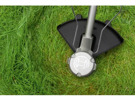 3865–bosch-advancedbrushcut-36v-23-accu-bosmaaier-36v-li-ion-33cm-lader-1.jpg