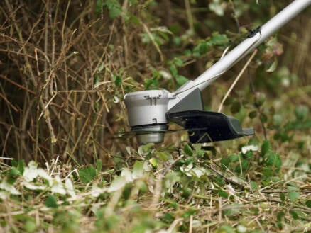 3865–bosch-advancedbrushcut-36v-23-accu-bosmaaier-36v-li-ion-33cm-lader-1.jpg
