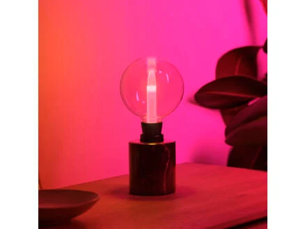 4256–philips-ellipse-ampoule-led-globe-e27-6w-dimmable-1.jpg