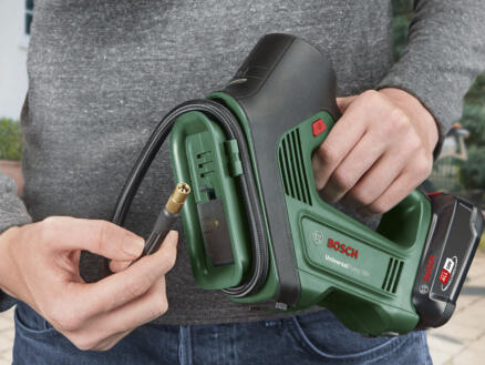 4867–bosch-universalpump-18v-pompe-sans-fil-18v-li-ion-chargeur-1.jpg