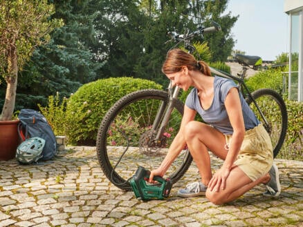4867–bosch-universalpump-18v-pompe-sans-fil-18v-li-ion-chargeur-1.jpg