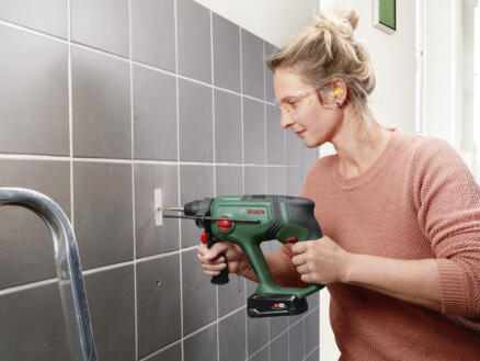 620–bosch-universalhammer-accu-boorhamer-18v-li-ion-met-2-accu-39-s-lader-1.webp