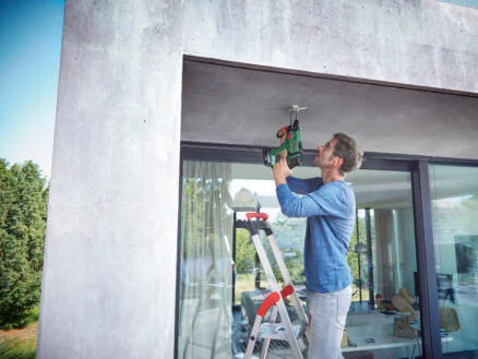 620–bosch-universalhammer-accu-boorhamer-18v-li-ion-met-2-accu-39-s-lader-1.webp