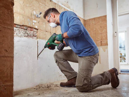 620–bosch-universalhammer-accu-boorhamer-18v-li-ion-met-2-accu-39-s-lader-1.webp