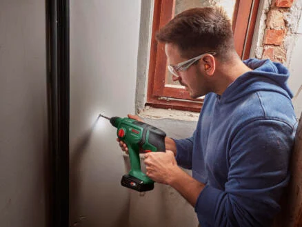620–bosch-universalhammer-accu-boorhamer-18v-li-ion-met-2-accu-39-s-lader-1.webp