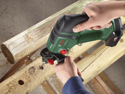 621–bosch-universalhammer-marteau-perforateur-sans-fil-18v-li-ion-avec-2-batteries-chargeur-1.webp