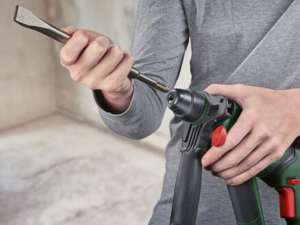 622–bosch-universalhammer-accu-boorhamer-18v-li-ion-4ah-lader-1.webp